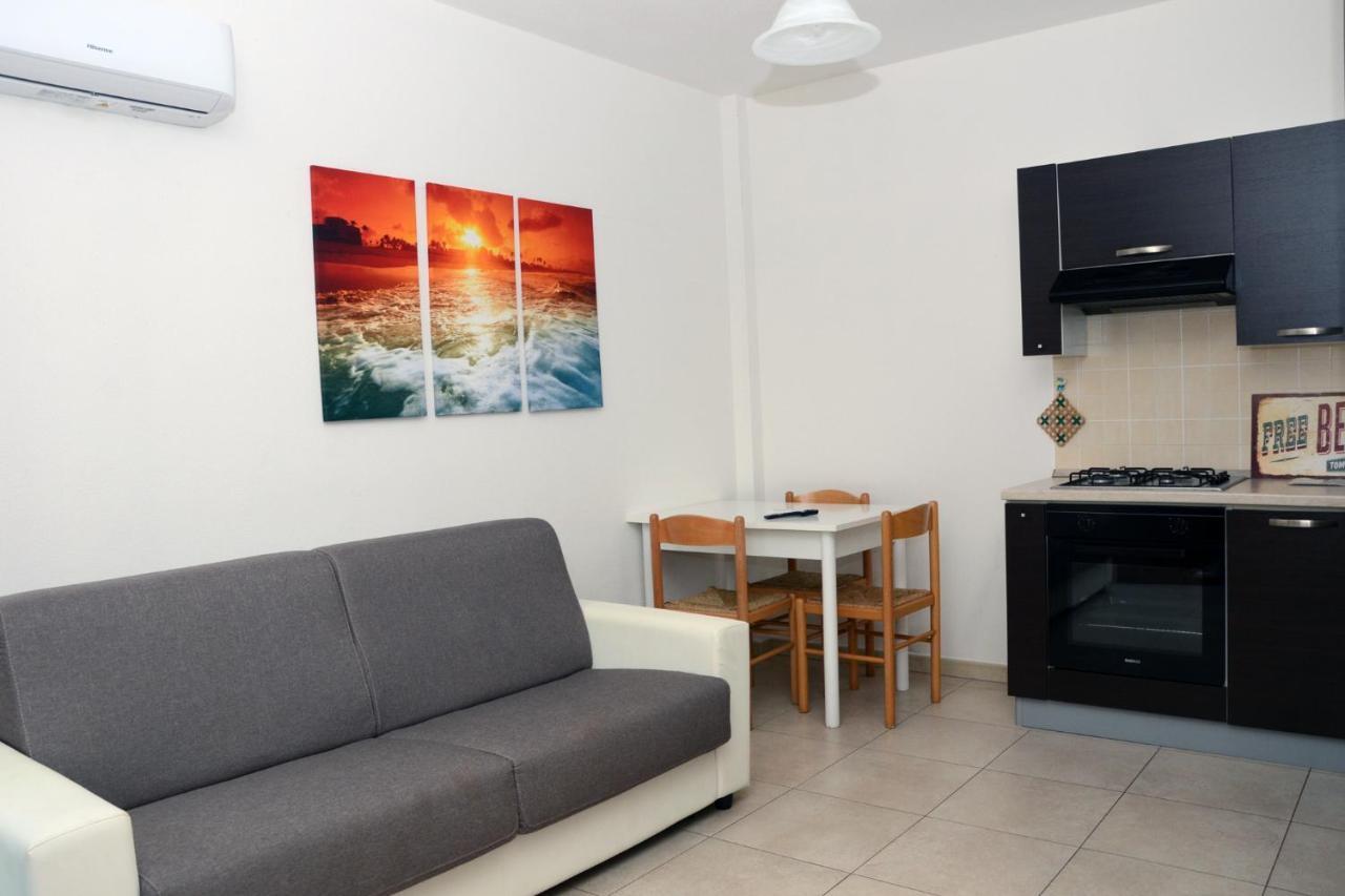 Appartamenti Fronte mare Siniscola Esterno foto